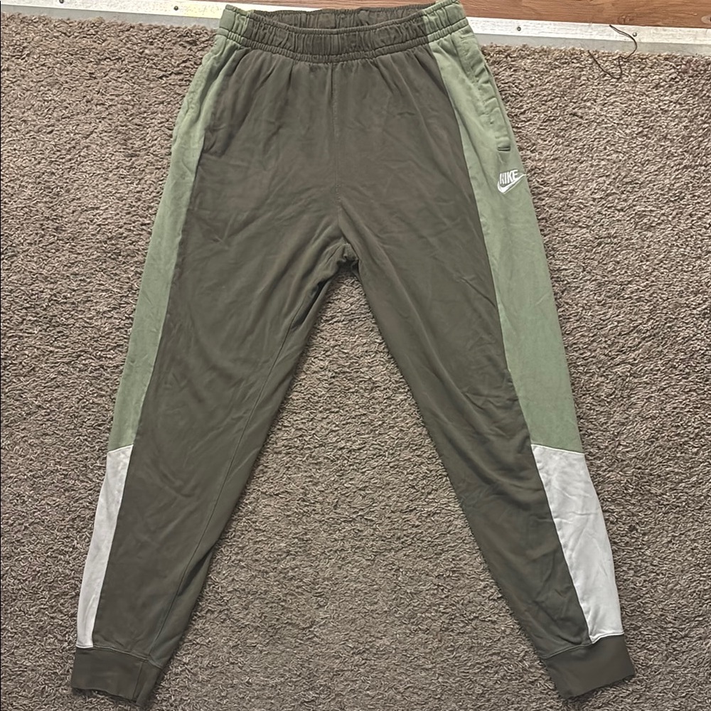 Nike Woman Sm Green/Gray Joggers Elastic Waistband Excellent Condition Like New